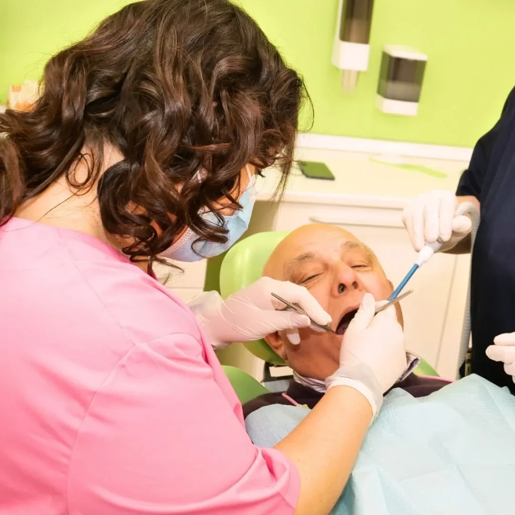 FOTO CI PRENDIAMO CURA DI TE - Dentista a Casal Monastero